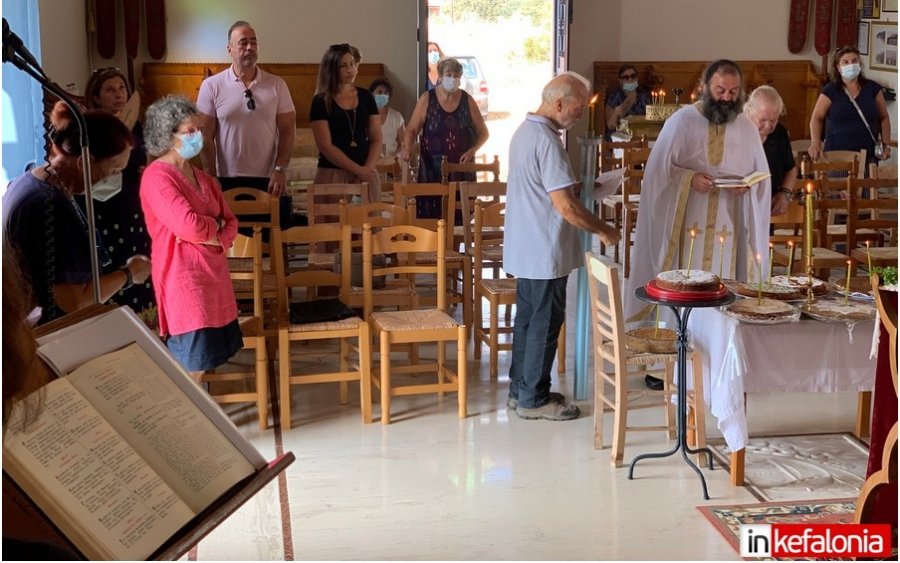 Οι φανουρόπιτες στο Ναό Πέτρου και Πάυλου στην Πεσσάδα (εικόνες)