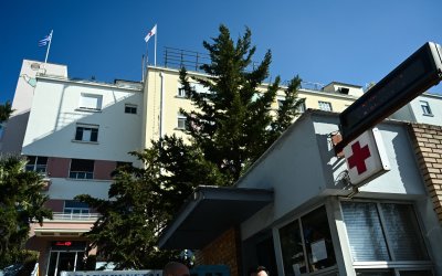 Αβοήθητο παιδί με εγκαύματα στο σπίτι για 4 ημέρες - Νοσηλεύεται στο «Παίδων», συνελήφθη η μητέρα