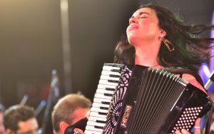 Δήμος Σάμης: Απόψε συναυλία στα Μεσοβούνια με την μουσικοσυνθέτρια Ζωή Τηγανούρια