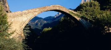 Κατέρρευσε το γεφύρι της Κόνιτσας