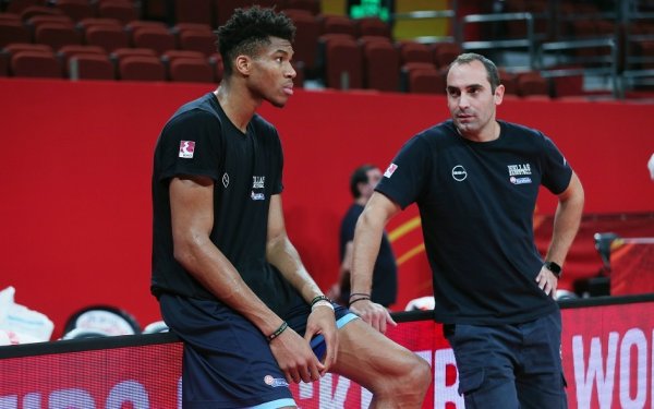 Ελπίδες Κεφαλονιάς: 1η Ημερίδα Καλαθοσφαίρισης με Γιάννη Καλαμπόκη και Γιώργο Παπαδόπουλο στο κλειστό Αργοστολίου