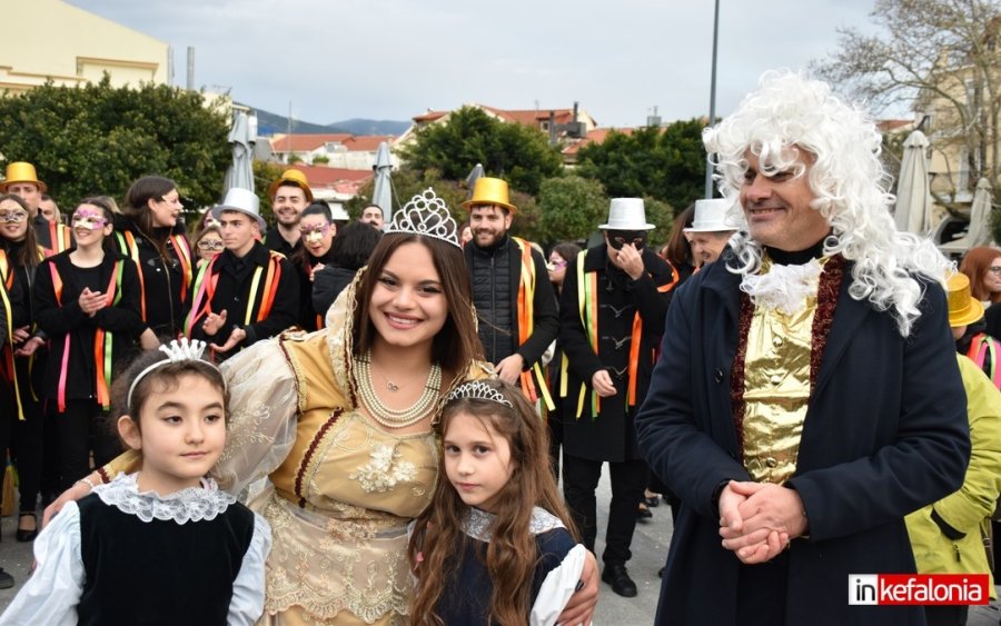 Απ&#039; το Αργοστόλι με… Καρναβαλική αγάπη! Πρεμιέρα με ξεφάντωμα, χορούς και την &quot;Στέψη της Βασίλισσας&quot;! (εικόνες/video)