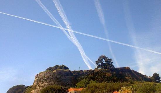 Αεροψεκασμοί «σταυροβελονιά» πάνω απ' την Κεφαλονιά! (pics)