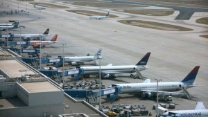 Στον «αέρα» η σύμβαση παραχώρησης των περιφερειακών αεροδρομίων