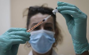 Εθνική Εκστρατεία Εμβολιασμού: Δωρεά άνω του ενός εκατ. ευρώ από το Ίδρυμα Ωνάση στο υπ. Υγείας