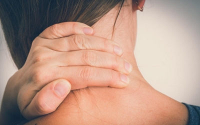 Αυχενικό σύνδρομο: Γιατί και πότε έχετε πόνους στον αυχένα
