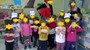 Τα παιδιά από το "Κόκκινο μπαλόνι" ζύμωσαν και έψησαν ψωμί στα πλαίσια της ενότητας "Σπορά- Γεωργός"