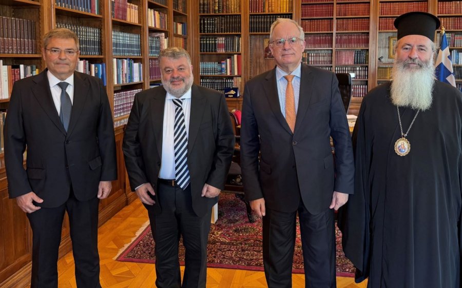 Στον Πρόεδρο της Δημοκρατίας Μητροπολίτης, Καππάτος και Θεόφιλος