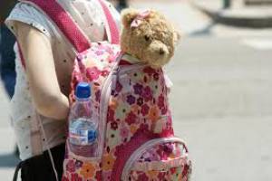 Μια επικίνδυνη έκπληξη έκρυβε η τσάντα μαθήτριας δημοτικού