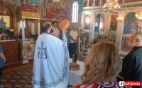 Πλήθος πιστών στην πανηγυρική θεία λειτουργία στον Ιερό Ναό Κοιμήσεως της Θεοτόκου Σιμωτάτων (εικόνες)