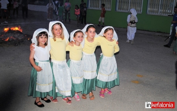 Ανάβουνε φωτιές του Άι Γιάννη του Λαμπαδάρη στα Σπαρτιά