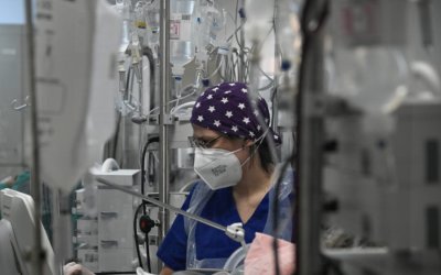 Κρούσμα μηνιγγίτιδας στο ΑΠΘ: Σε κρίσιμη αλλά σταθερή κατάσταση ο 19χρονος φοιτητής, Μεγάλη Πέμπτη προσπάθεια αποσωλήνωσης του