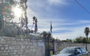 Κεφαλονιά: Μπήκε η βρετανική σημαία για πρώτη φορά μετά τους πολέμους στο Βρετανικό Κοιμητήριο Αργοστολίου