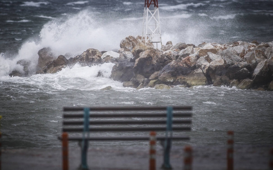 «Είναι δυνατόν να αποπλέουν πλοία με 8 και 9 Μποφόρ γεμάτα επιβάτες με την ευθύνη του πλοιάρχου» ;