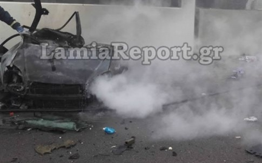 Πόρσε καρφώθηκε σε οικογενειακό ΙΧ σε πάρκινγκ της εθνικής, 4 νεκροί