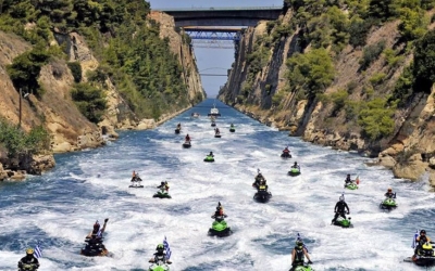 «Στόλος» από τζετ σκι διασχίζει τον Ισθμό της Κορίνθου