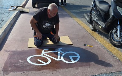 Πιλοτική σήμανση ποδηλατόδρομου στον παραλιακό δρόμο Αργοστολίου
