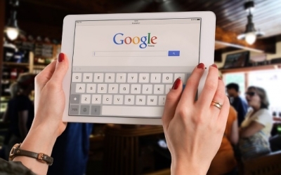 H Google μπαίνει και στην αγορά τουριστικής μίσθωσης σπιτιών