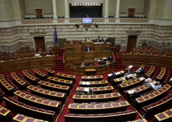 Η Βουλή αναστέλλει τη λειτουργία της μέχρι τη Δευτέρα μετά το δημοψήφισμα