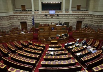 Η Βουλή αναστέλλει τη λειτουργία της μέχρι τη Δευτέρα μετά το δημοψήφισμα