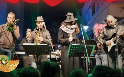 Aπόψε: Ερωτικές μελωδίες και ρακόμελο στην πλατεία Ληξουρίου με την "The Pergamondo Band"