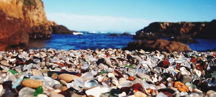 Γυάλινη παραλία: Από χωματερή ένα φυσικό έργο τέχνης