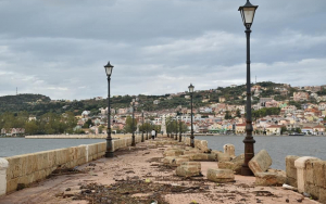 Μεγάλη ζημιά σε κομμάτι της Γέφυρας (εικόνες)