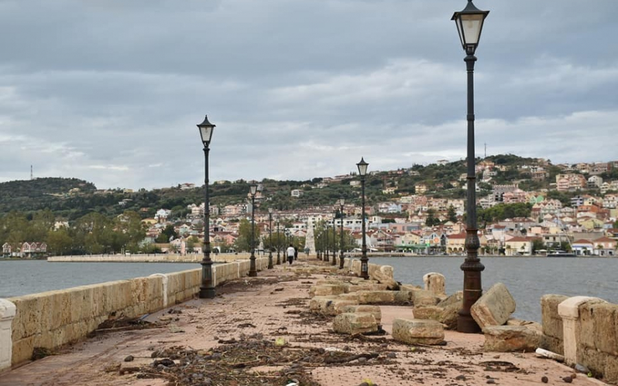 Μεγάλη ζημιά σε κομμάτι της Γέφυρας (εικόνες)