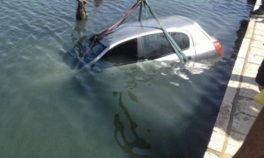 Νεκρός ανασύρθηκε ο οδηγός του ΙΧ που έπεσε στο λιμάνι του Πειραιά