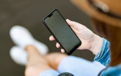 Μείωση τελών στα κινητά: Πόση έκπτωση θα υπάρχει, τι θα γίνει με τα καρτοκινητά και τους κάτω των 18 ετών