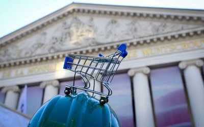 Μειώθηκαν τα πραγματικά εισοδήματα στην Ελλάδα το 2024: Γιατί αυξάνονται οι μισθοί αλλά αδειάζει το πορτοφόλι