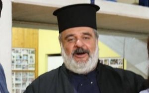 π. Ξενοφών Ζαρκάδας για το άνοιγμα των Κομμωτηρίων: &quot;Εδώ ο κόσμος καίγεται και το.... χτενίζεται&quot;