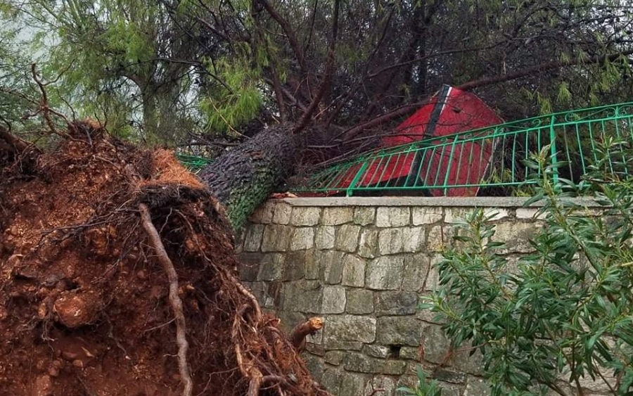 Δύσκολο εικοσιτετράωρο και για τα Πουλάτα- Κλειστός ο δρόμος προς Χαλιωτάτα και Ε.Ο.