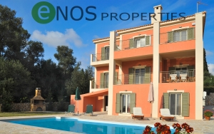 Πωλείται Πολυτελής Βίλλα στα Καλλιγάτα