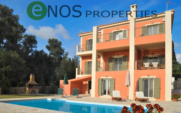 Πωλείται Πολυτελής Βίλλα στα Καλλιγάτα