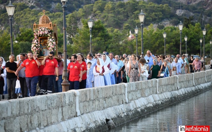 Μεγαλοπρεπής Λιτανεία της Παναγίας Δραπανιώτισσας στο Αργοστόλι