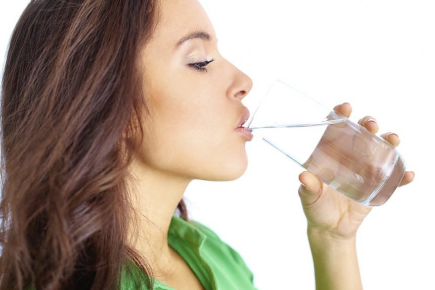 Επιτρέπεται να πίνουμε νερό το πρωί, με άδειο στομάχι;