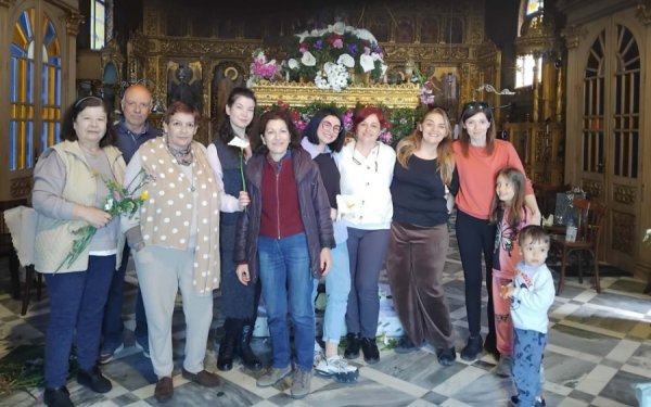 Ο στολισμός του Επιταφίου στον Ι.Ν. Μεταμορφώσεως Σωτήρος Τραυλιάτων