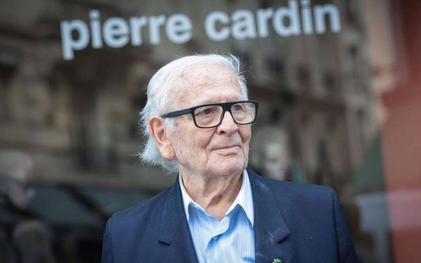 Πέθανε ο θρύλος της μόδας Pierre Cardin
