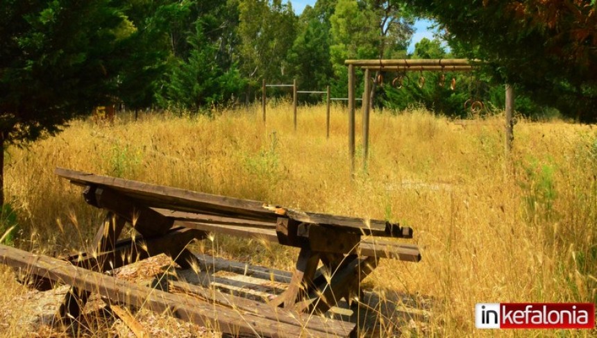 Το «διαμάντι» έχει «θαμπώσει» - Ο Κούταβος στέκει παραμελημένος, βρώμικος και αναξιοποίητος… (εικόνες)