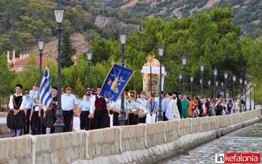 H λιτανεία της εικόνας της Παναγίας Δραπανιώτισσας (εικόνες + video)