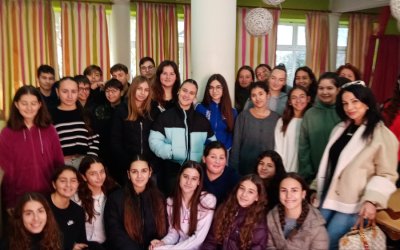 Μαθητές του 2ου Γυμνασίου Αργοστολίου παρέδωσαν στο Ορφανοτροφείο τρόφιμα και είδη πρώτης ανάγκης