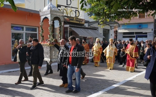 Με μυριάδες συναισθήματα ο εορτασμός και η Λιτάνευση του Θρόνου και του Ιερού Οστού του Αγίου Χαραλάμπους (εικόνες)