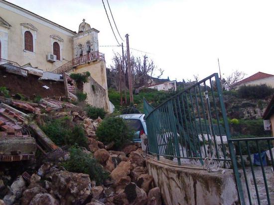 «Πληγωμένη» η εκκλησία της Αγίας Θέκλης