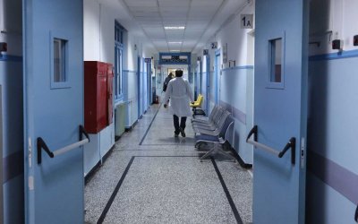 Σκηνές ροκ στο νοσοκομείο «Άγιος Ανδρέας» της Πάτρας: Γιατροί «έπαιξαν» ξύλο – «Έφευγαν» μέχρι και σκαμπό