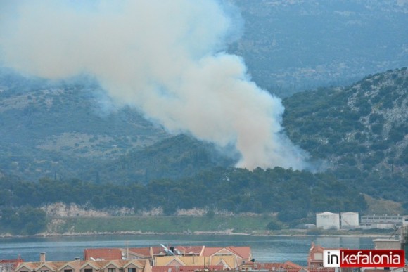 Ντουμάνι! "Ελεγχόμενη" φωτιά στη θέση Λαγκάδα στο Αργοστόλι
