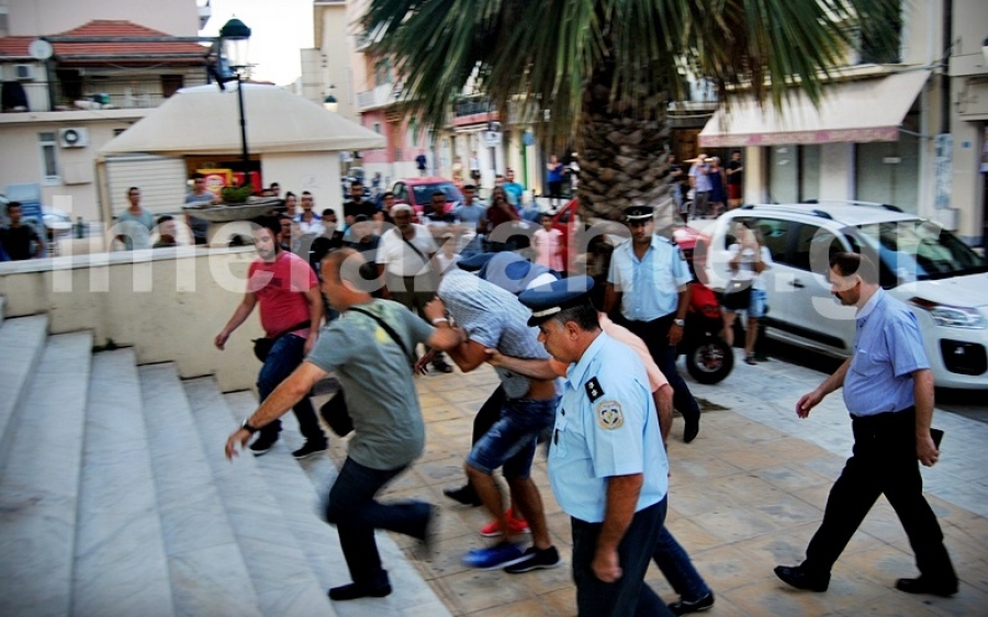 Στον Εισαγγελέα Ζακύνθου οι 8 συλληφθέντες - Τους ασκήθηκε ποινική δίωξη για ανθρωποκτονία από πρόθεση (εικόνες)