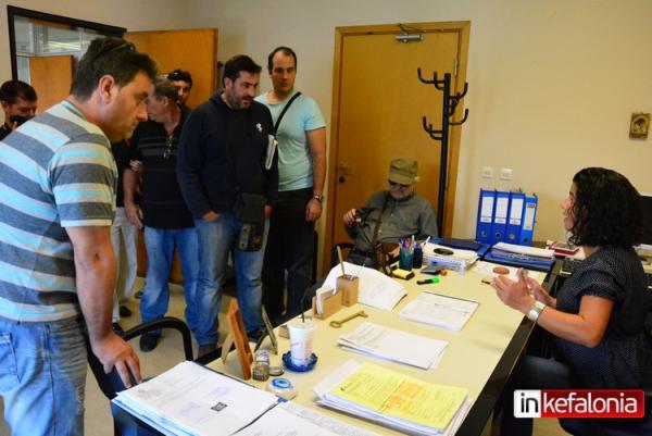 Διαμαρτυρία Εμπόρων & Εργατικού Κέντρου στη ΔΕΗ για το κόψιμο του Ηλ. ρεύματος σε καταστήματα - Μ.Μαρκάτος: «Λεφτά δεν υπάρχουν»