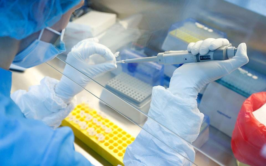 Η AstraZeneca αναστέλλει τις δοκιμές του εμβολίου κατά του Kορoνοϊού