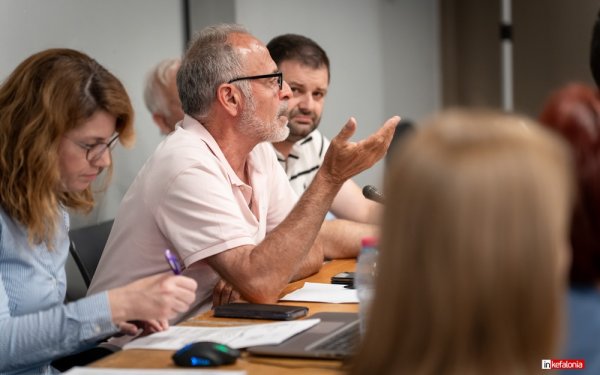 Προειδοποίηση Κουρκουμέλη μέσω του COSMOS 96,5: Αδιανόητο να ξεκινήσει με κλειστό τον δρόμο Πόρος-Σκάλα η τουριστική περίοδος